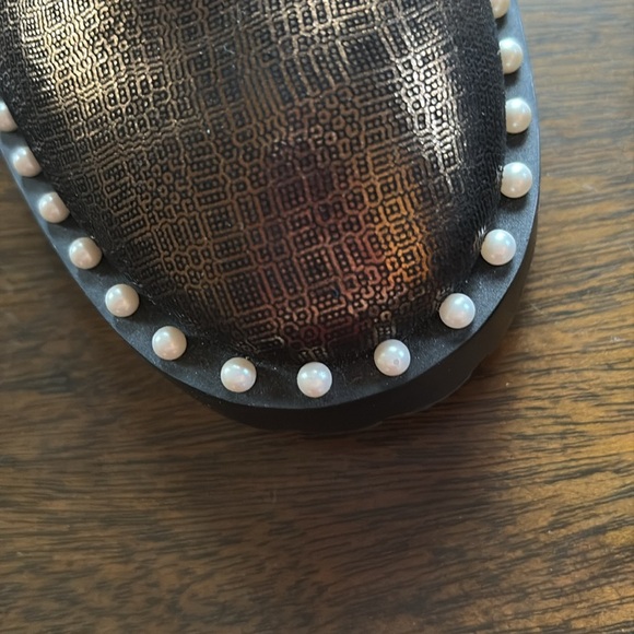 NWOB STUART WEITZMAN “Allie” boot in gold - Picture 7 of 9